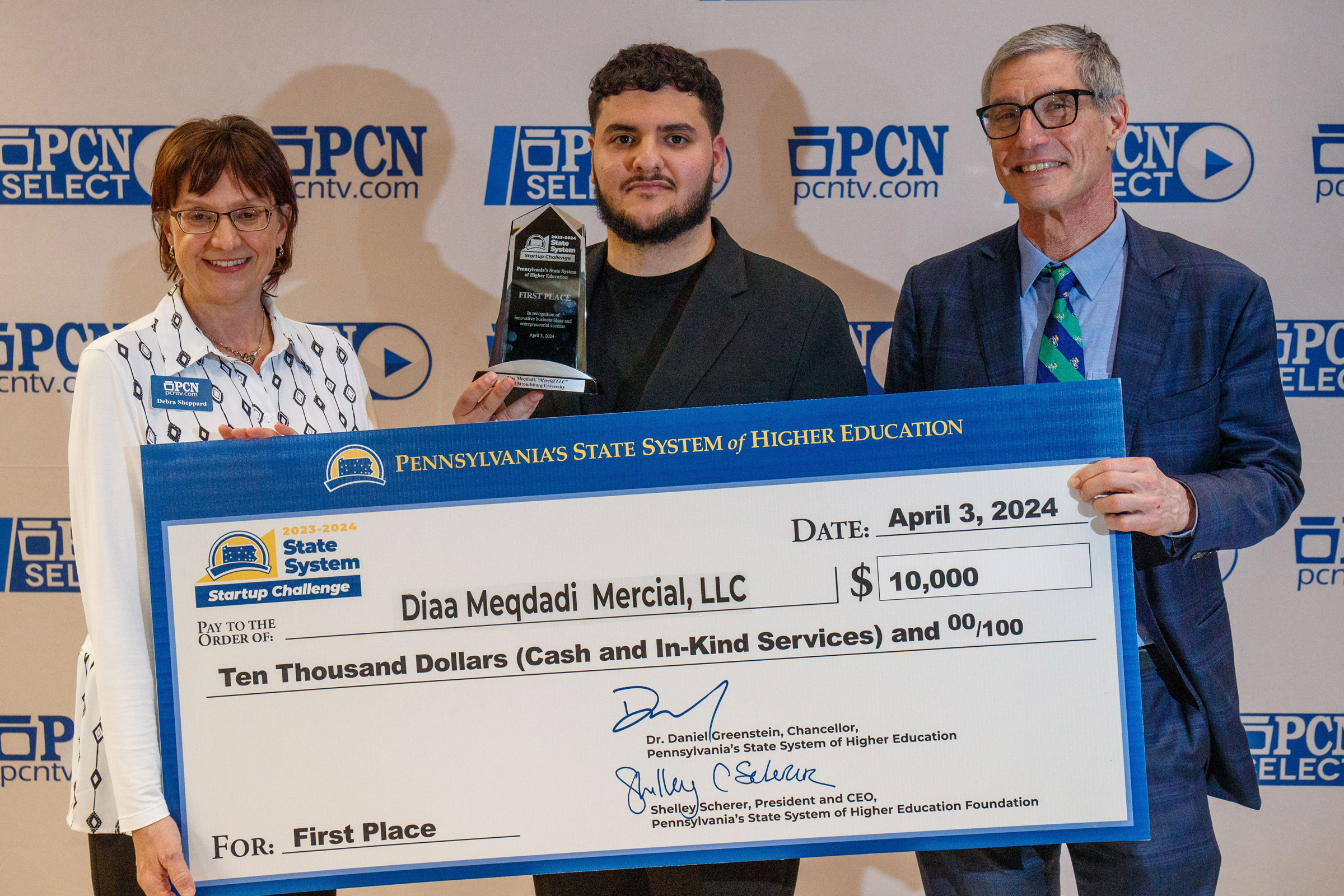 ESU Student Diaa Meqdadi accepts first place award