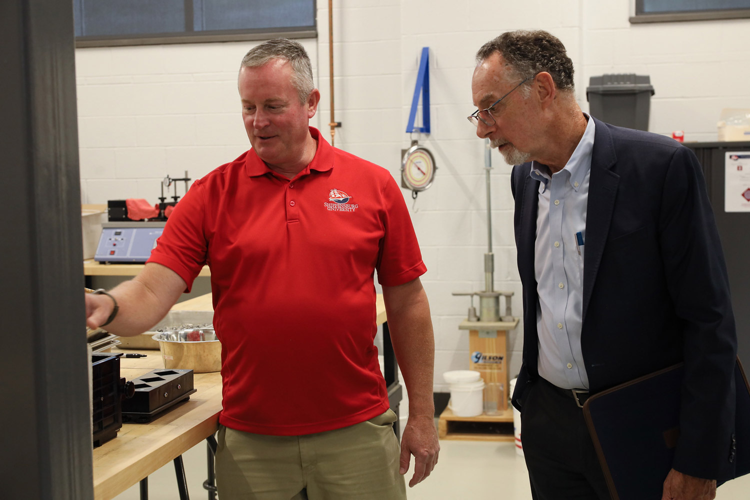 Chancellor Fiorentino visited an engineering lab at Shippensburg University.