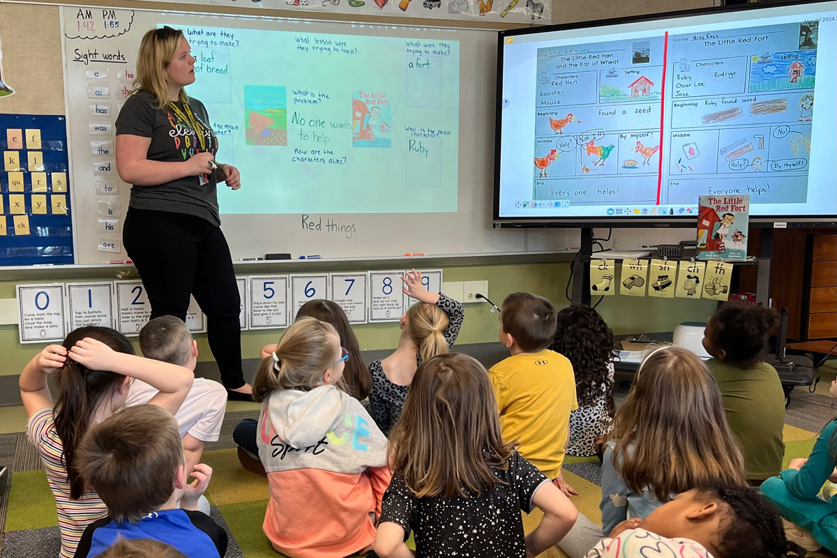 Allison Ross teaching a lesson to elementary school students.